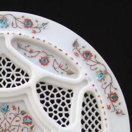 White Marble Jali Lattice Plate, Floral Pietra Dura Art, 12-Inch Decorative Platter - Image 5